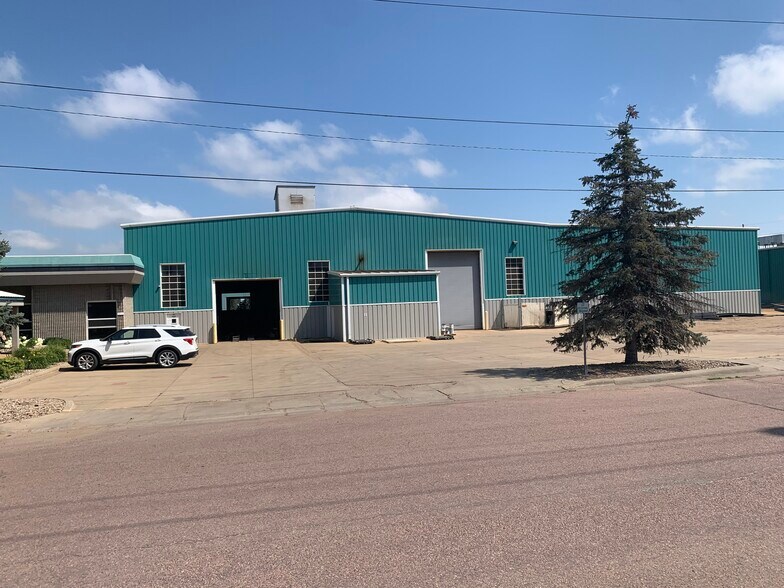More Photos Of 300 W Walnut St, Sioux Falls Warehouse For Sale