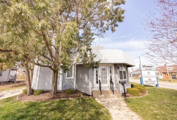 More Photos Of 635 S Lincoln Ave, O'Fallon Storefront Retail Office For Sale