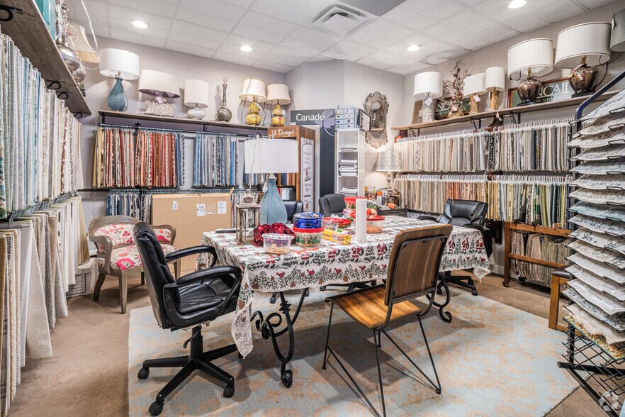 More Photos Of 1208 Donna Dr, Carterville Freestanding For Sale