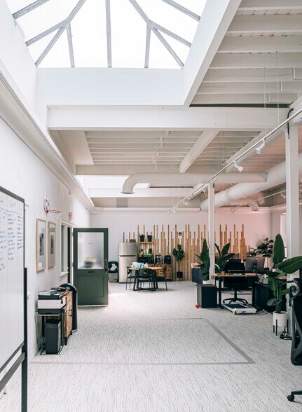 More Photos Of 215 Church St, Decatur Loft Creative Space For Lease