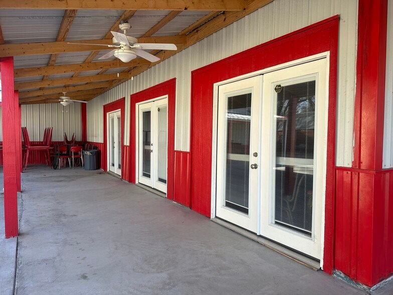 More Photos Of 903 S Sioux St, Okmulgee Light Manufacturing For Sale