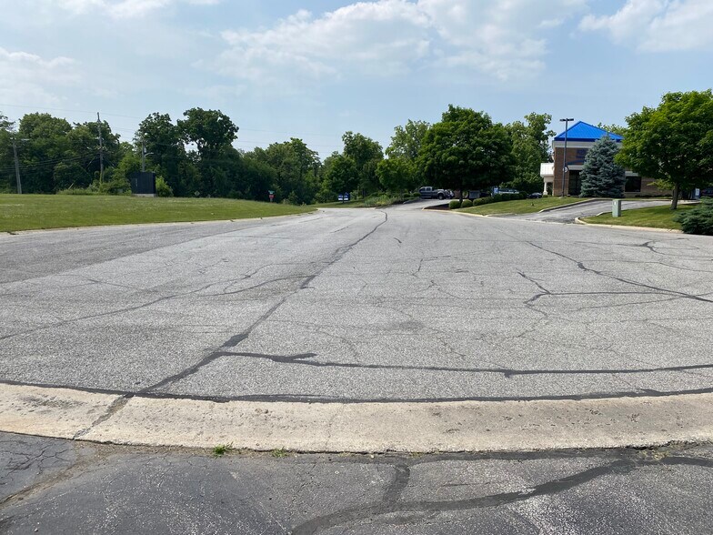 More Photos Of 2804 Boilermaker Ct, Valparaiso Office For Sale