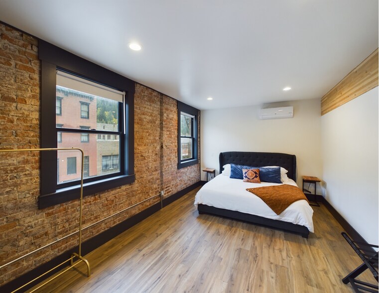 More Photos Of 220 6th St, Wallace Restaurant For Sale