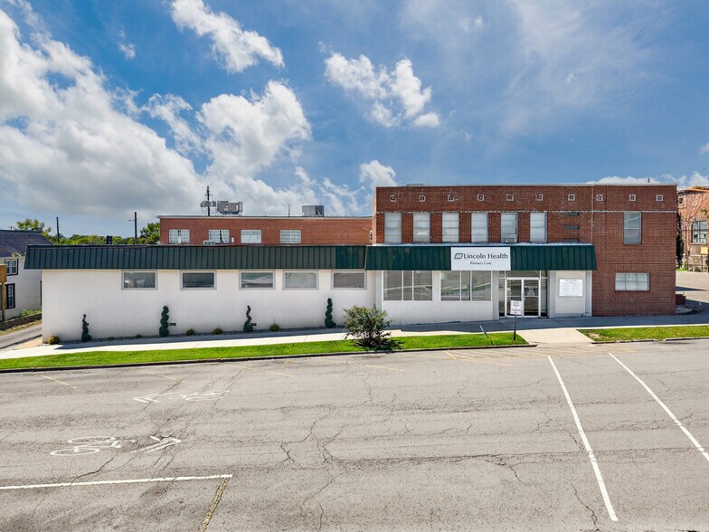 More Photos Of 207 Elk Ave S, Fayetteville Office For Sale