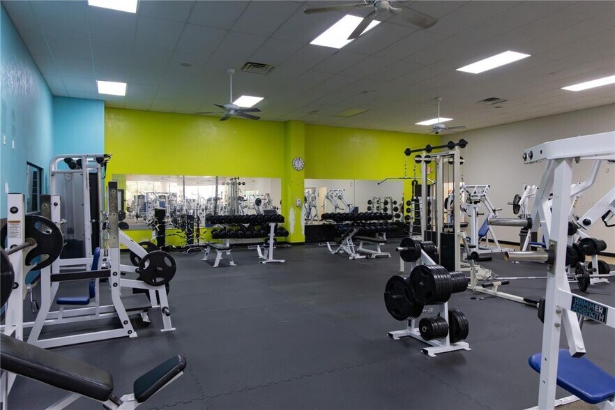 More Photos Of 15043 Main St, Alachua Showroom For Sale