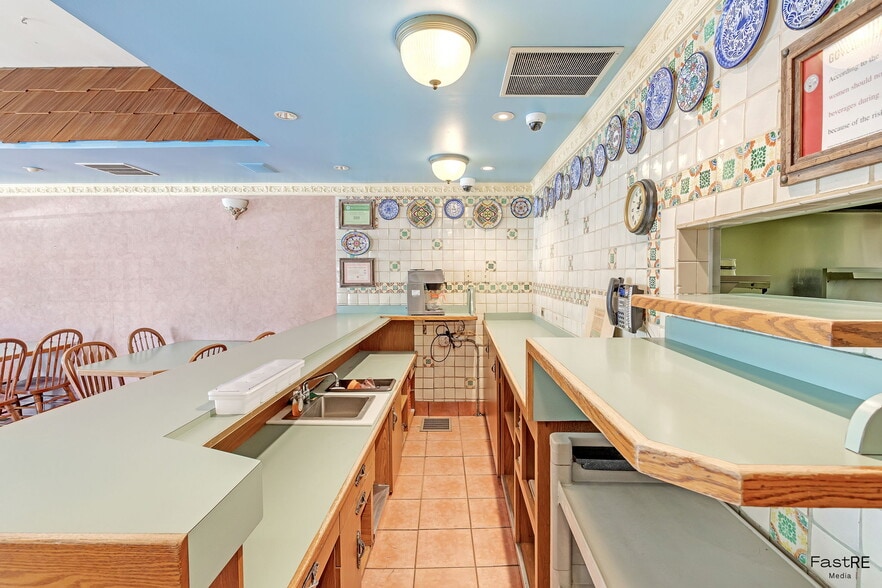 More Photos Of 13325 Olde Western Ave, Blue Island Restaurant For Sale
