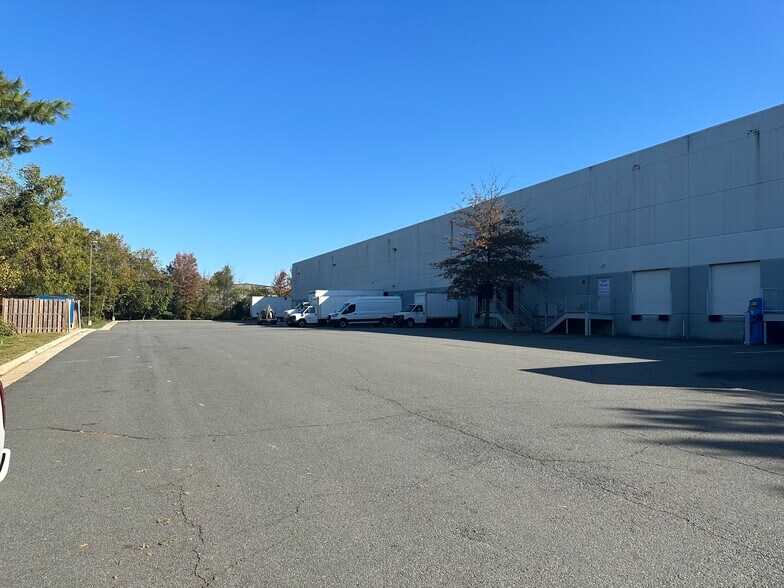 More Photos Of 21580 Atlantic Blvd, Sterling Warehouse For Lease