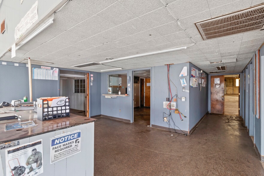 More Photos Of 1801 N Main St, Baytown Flex For Sale