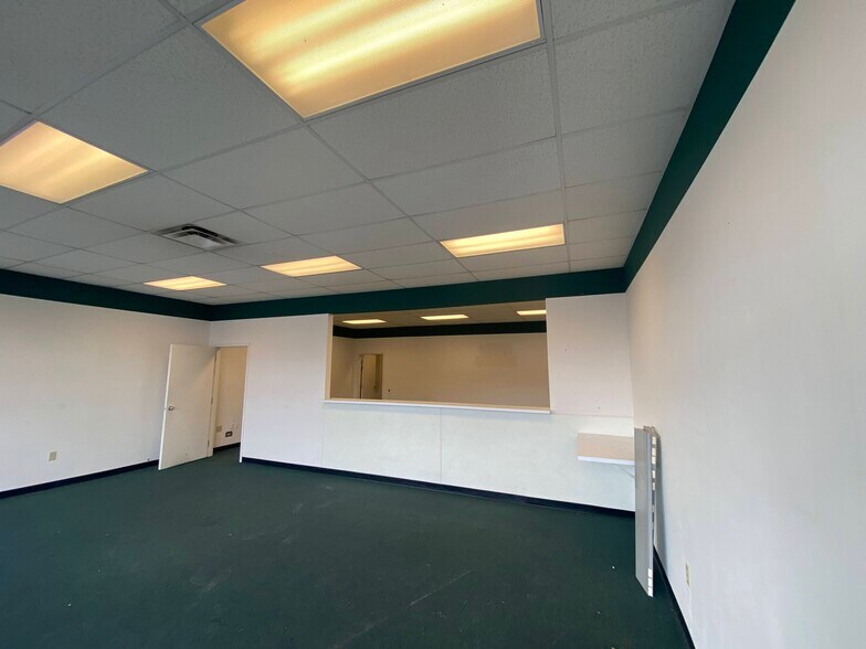 More Photos Of 957 N Main St, Layton Unknown For Lease