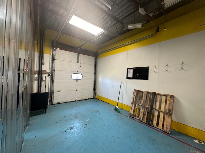 More Photos Of 314 Lakeside Rd, Solvay Light Distribution For Sale