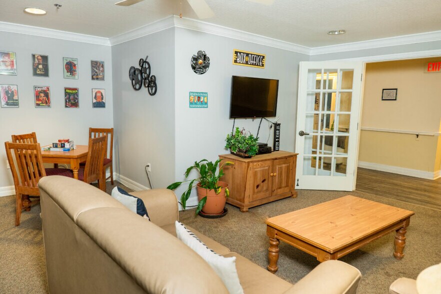 More Photos Of 12 E Grove Ave, Lake Wales Assisted Living For Sale