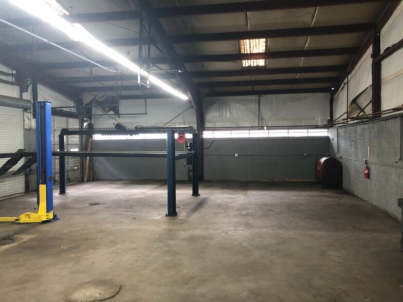 More Photos Of 4403 S Main St, Acworth Freestanding For Sale