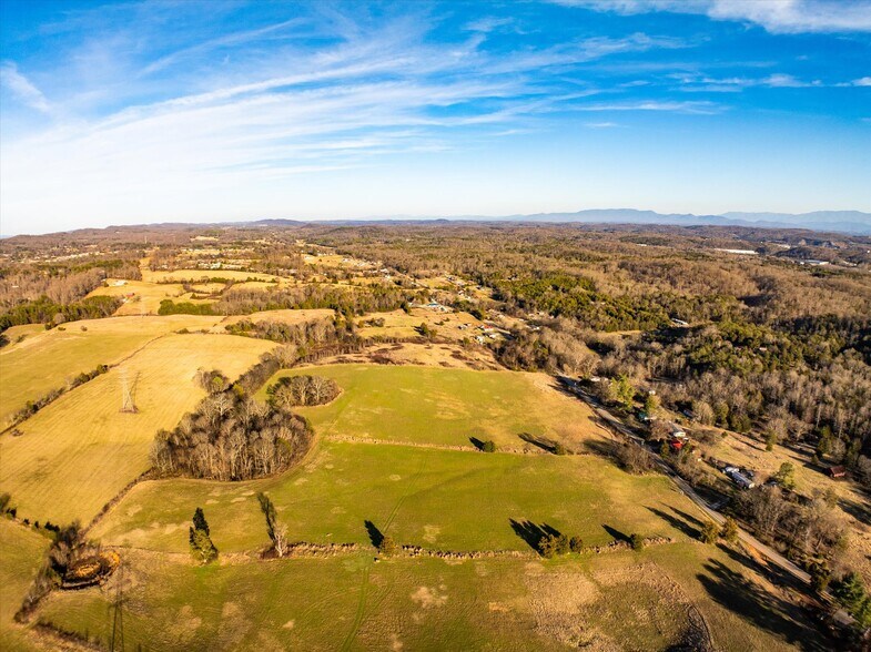 More Photos Of 520 Thorngrove pike, Kodak Land For Sale