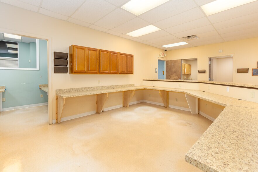 More Photos Of 100 Ridgeview Dr, Smithfield Storefront For Sale