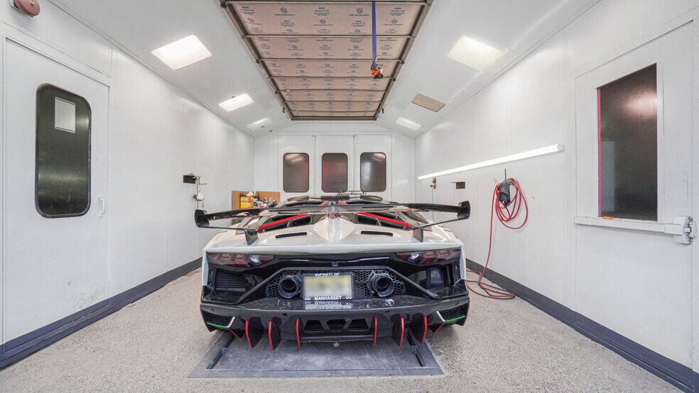 More Photos Of 10 Jerusalem Ave, Hempstead Auto Repair For Sale