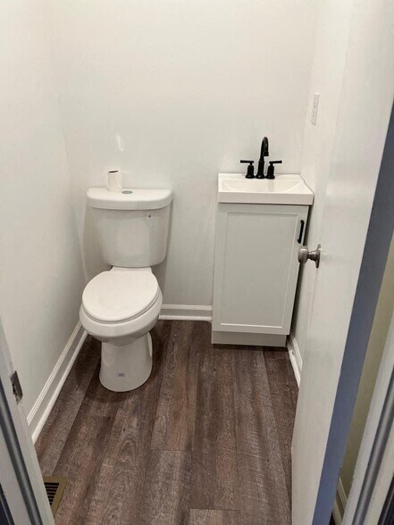 More Photos Of 3165 Washington St, Covington Office Residential For Sale