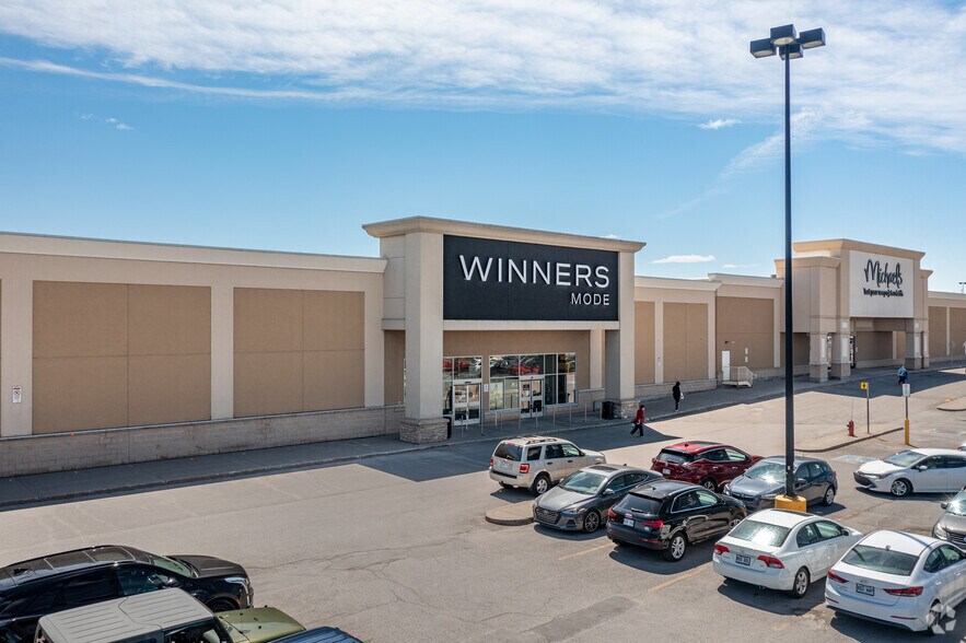 More Photos Of 5205 Boul Robert-Bourassa, Laval Unknown For Lease