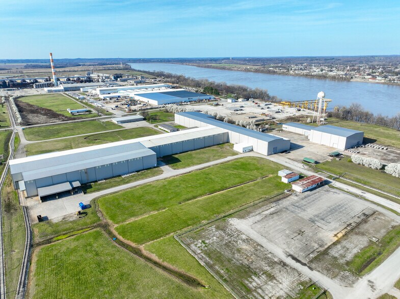 More Photos Of 2870 River Rd, Hawesville Warehouse For Lease