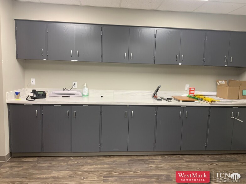 More Photos Of 4502-4516 Englewood Ave, Lubbock Office For Lease