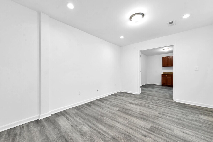 More Photos Of 787 Harmon Ave, Columbus Warehouse For Lease