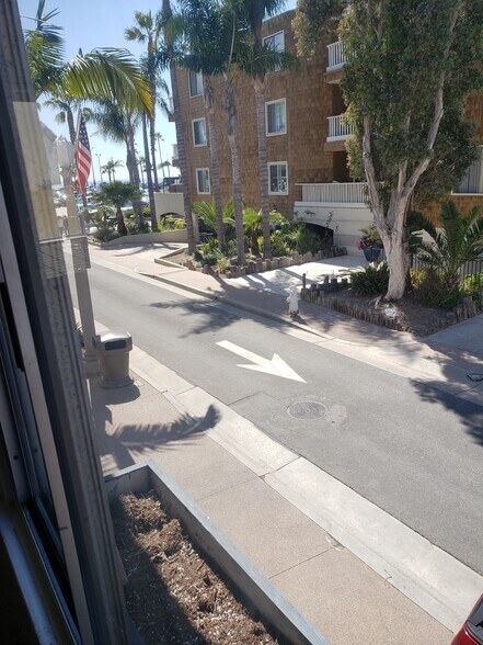 More Photos Of 701 E Balboa Blvd, Newport Beach Storefront Retail Residential For Lease