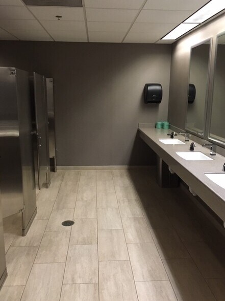 More Photos Of 12 Christopher Way, Eatontown Office For Lease