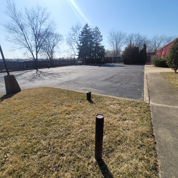 More Photos Of 2001 Weber Rd, Crest Hill Manufacturing For Lease