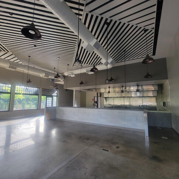 More Photos Of 6516 Kitten Lake Dr, Midland Restaurant For Lease