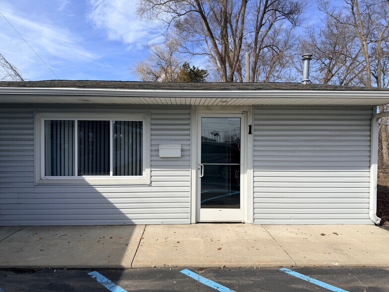 More Photos Of 1755 Sherwin Ct, Waterford Office Residential For Lease