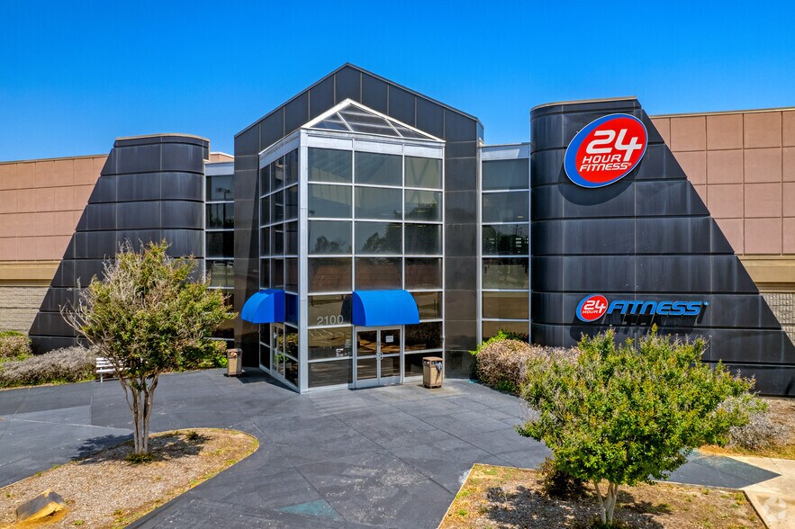 More Photos Of 2100 Plaza Pky, Bedford Health Club For Sale