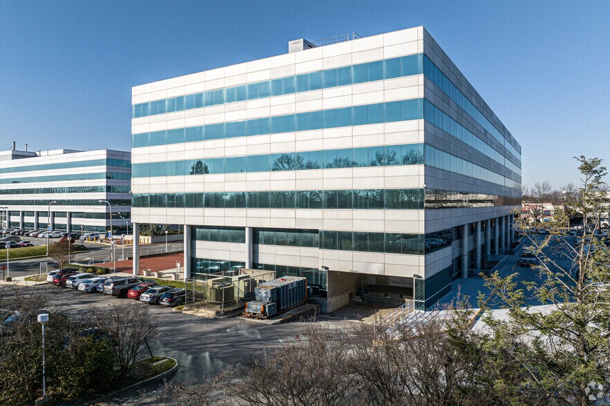 More Photos Of 990 Stewart Ave, Garden City Office For Lease