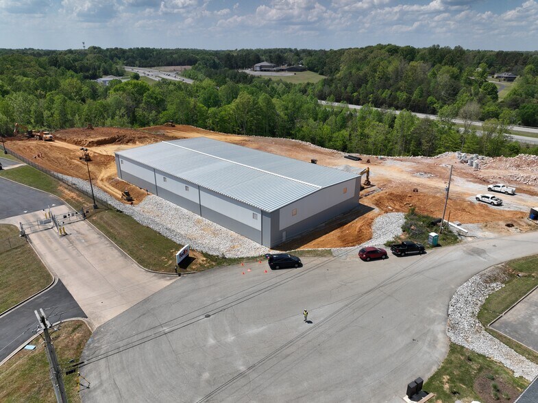 More Photos Of 241 Hub Cir, Cookeville Industrial For Lease