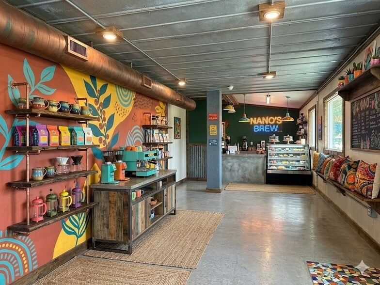 More Photos Of 10 Natelle Ave, Brooksville General Retail For Lease