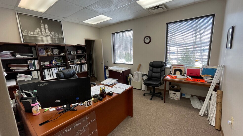 More Photos Of 6933 Colchester Park Dr, Manassas Warehouse For Lease