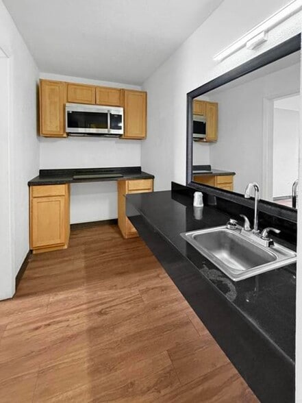 More Photos Of 3080 Colony Blvd, Leesville Hotel For Sale