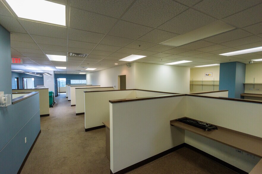 More Photos Of 650 E Algonquin Rd, Schaumburg Office For Lease