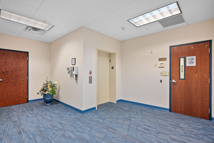 More Photos Of 690 Northland Blvd, Cincinnati Specialty For Sale