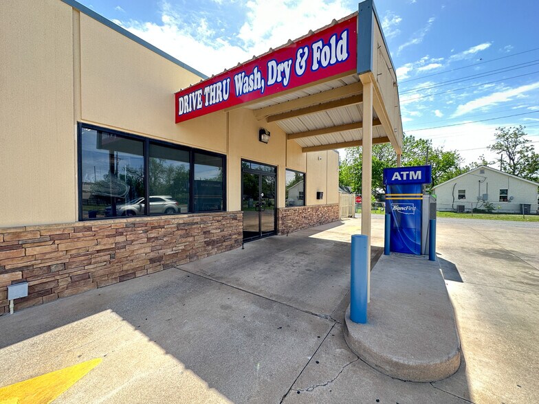 More Photos Of 904-914 SW Lee Blvd, Lawton Specialty For Sale