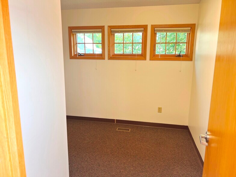 More Photos Of 9 Birch St NE, Remer Medical For Sale