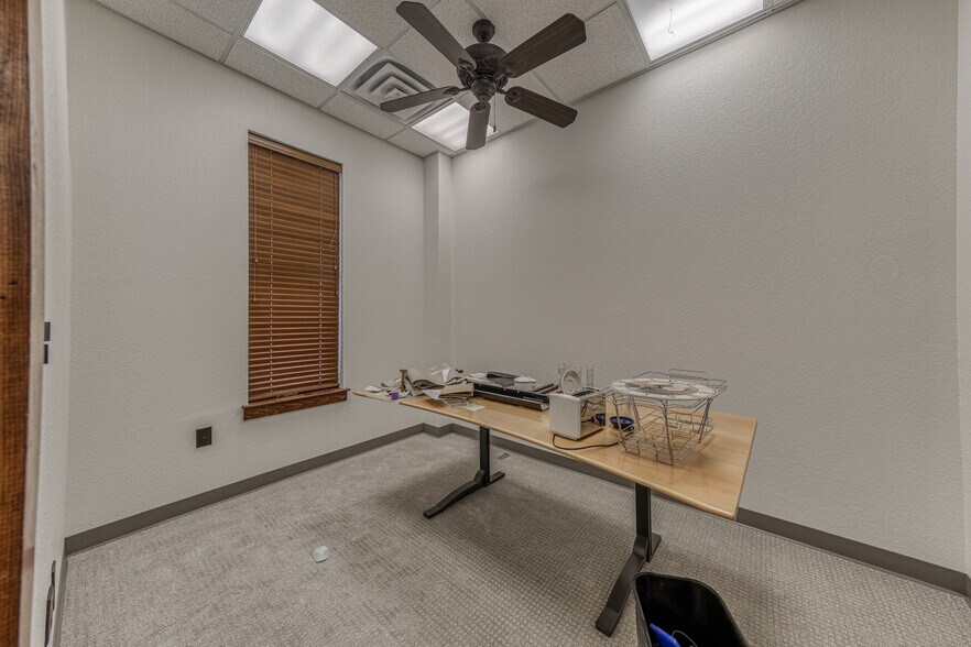 More Photos Of 1916 Martin Dr, Weatherford Office For Lease