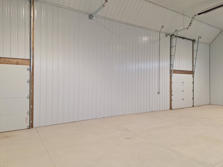 More Photos Of 477 South Blvd E, Pontiac Distribution For Lease