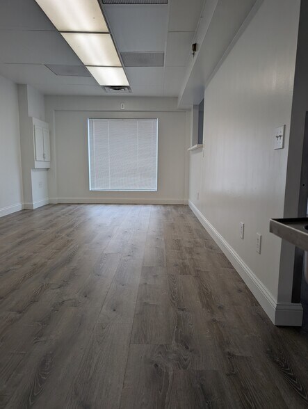 More Photos Of 5036 Richfield Rd, Flint Storefront For Sale