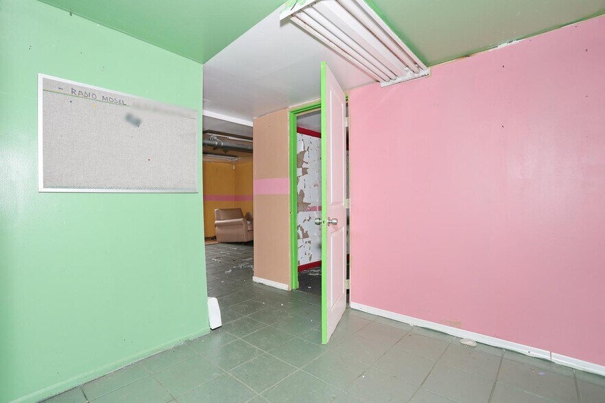 More Photos Of 22 S Madison Ave, Spring Valley Office For Sale