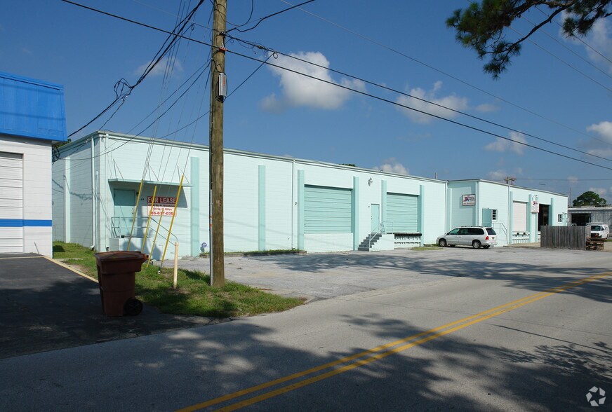 More Photos Of 1638-1644 S Segrave St, South Daytona Truck Terminal For Sale