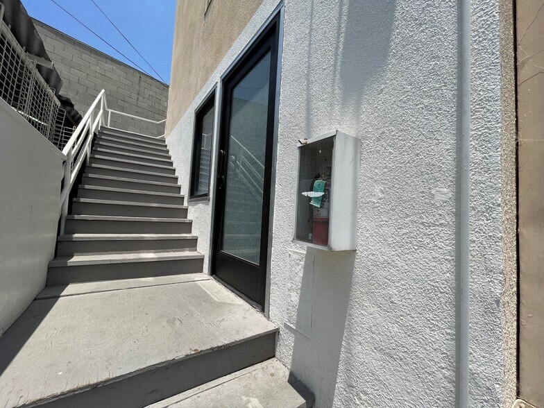 More Photos Of 1017-1019 S La Brea Ave, Los Angeles Medical For Lease