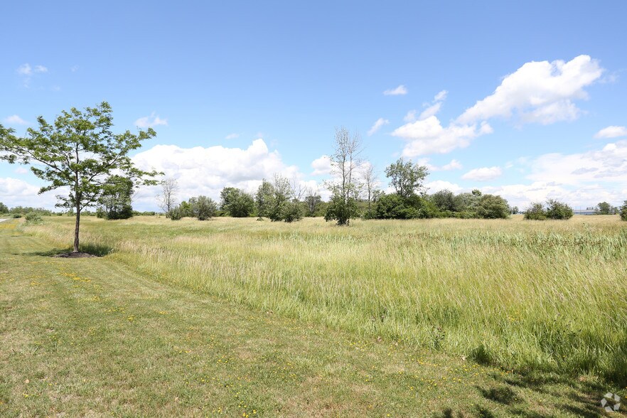 More Photos Of Pavement & Walden Ave, Lancaster Land For Sale