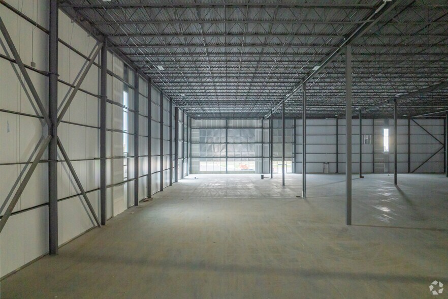 More Photos Of 22 Medicorum Pl, Hamilton Distribution For Lease