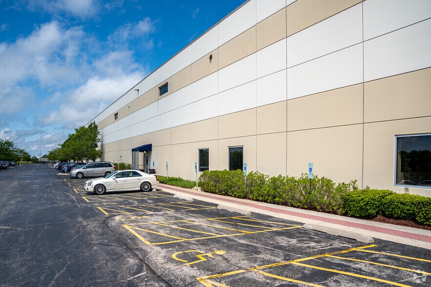 More Photos Of 160 Southcreek Pky, Romeoville Distribution For Lease