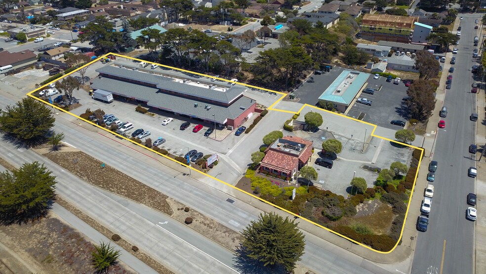 More Photos Of 3056 Del Monte Blvd, Marina General Retail For Lease