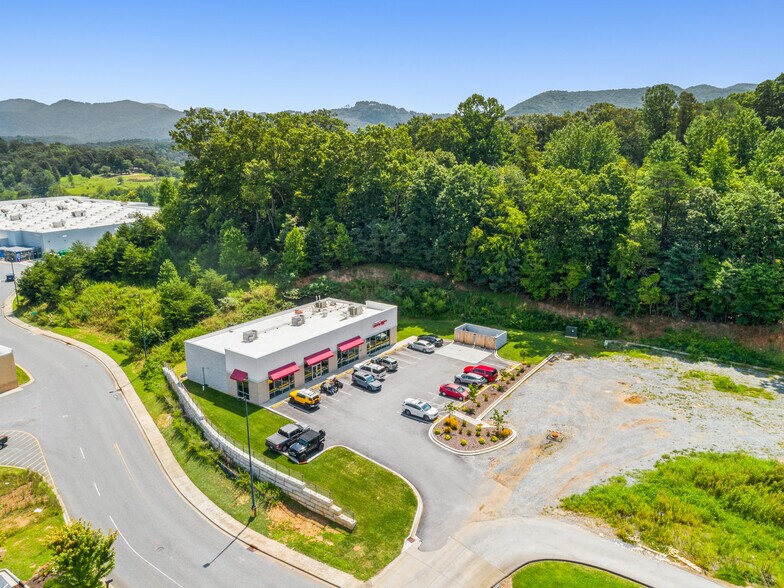 More Photos Of 31 Berry Blvd, Franklin Freestanding For Sale
